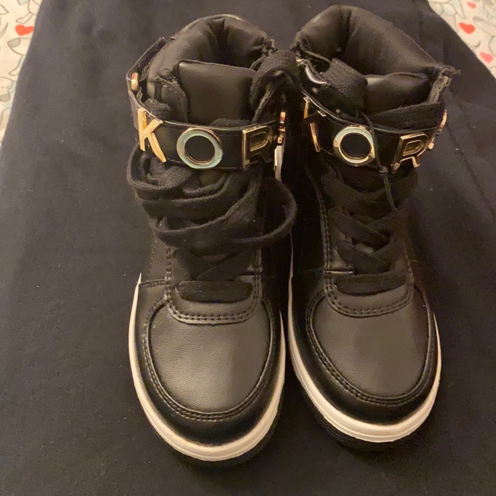 New Michael kors little girls size 11 NWT ..